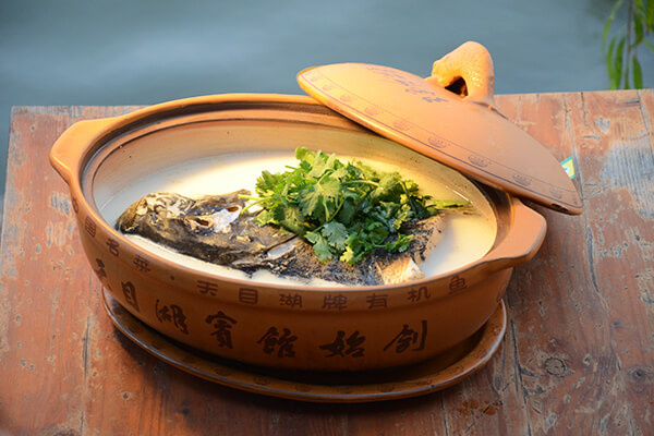 Braised Fish Head in Casserole 天目湖砂锅鱼头 Braised Fish Head in Casserole 天目湖砂锅鱼头